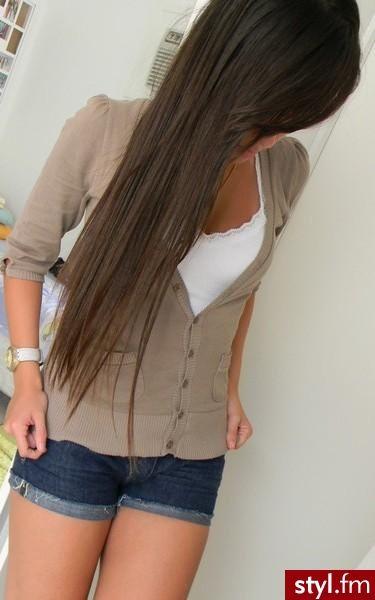 straight hair with side bangs