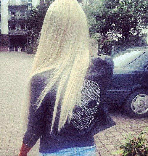 perfect blonde hair & love the jacket