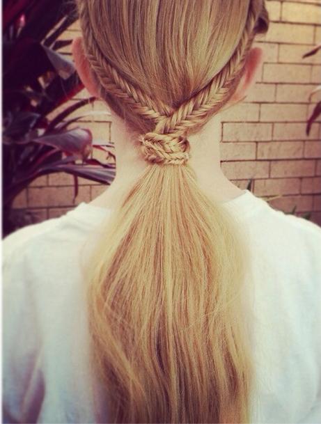 cute way of dressing up a ponytail