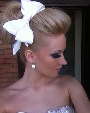 big white bow on #blonde bouffant ponytail with black smokey eye