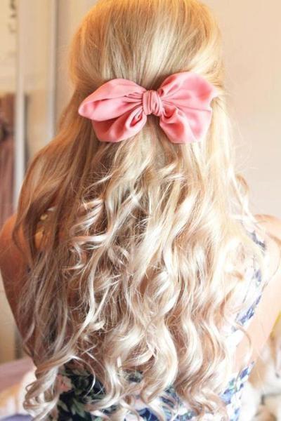 Pretty bow, pretty blonde curls